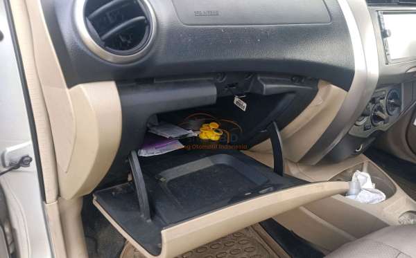 NISSAN GRAND LIVINA XV 1.5