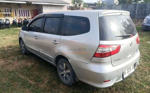NISSAN GRAND LIVINA XV 1.5