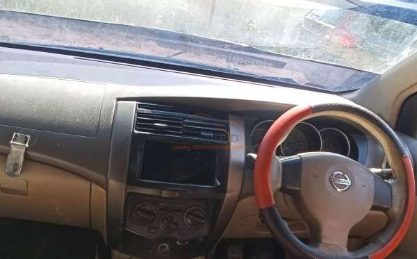 NISSAN  GRAND LIVINA
