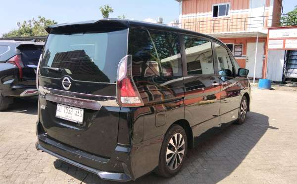 NISSAN SERENA 2.0