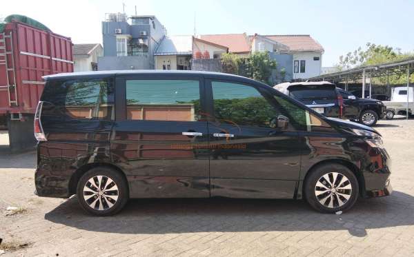 NISSAN SERENA 2.0