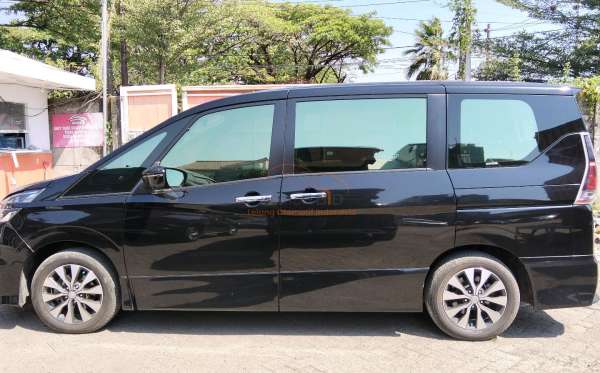 NISSAN SERENA 2.0