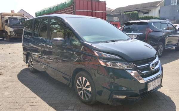 NISSAN SERENA 2.0