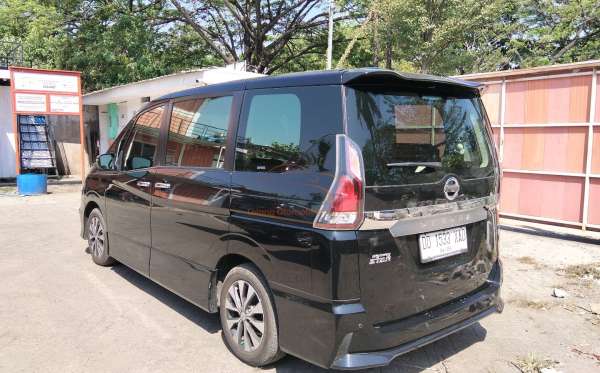 NISSAN SERENA 2.0