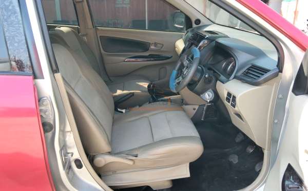 TOYOTA  AVANZA  G