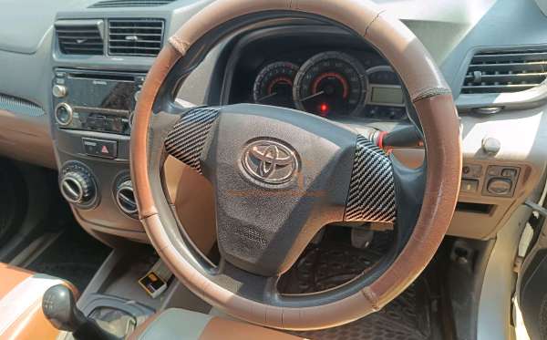 TOYOTA AVANZA 1.3 E