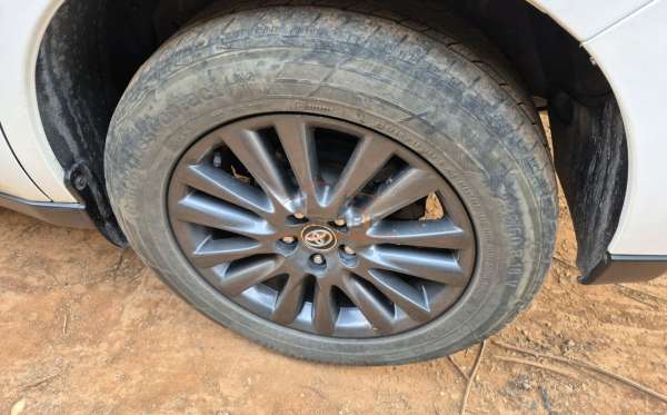 TOYOTA HARRIER 2.0 L