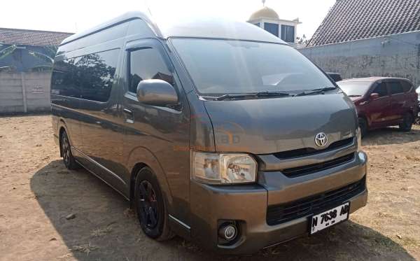 TOYOTA HI ACE COMMUTER