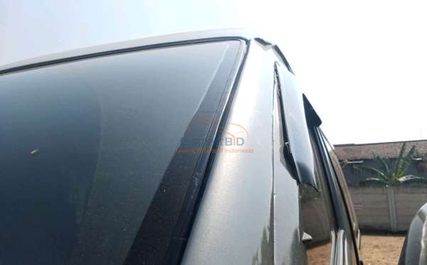 TOYOTA HI ACE COMMUTER