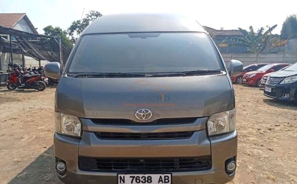 TOYOTA HI ACE COMMUTER