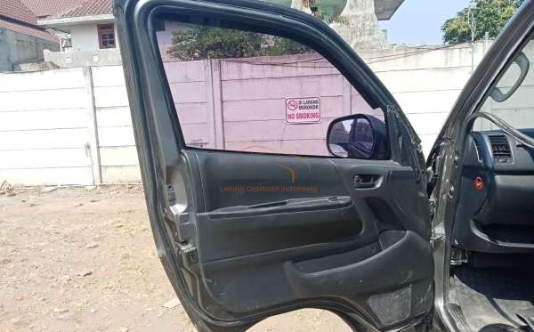 TOYOTA HI ACE COMMUTER