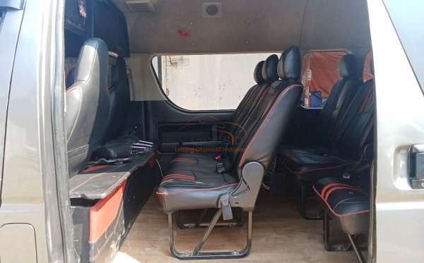 TOYOTA HI ACE COMMUTER
