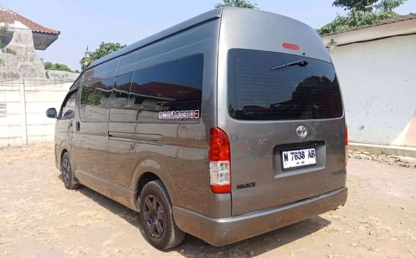 TOYOTA HI ACE COMMUTER