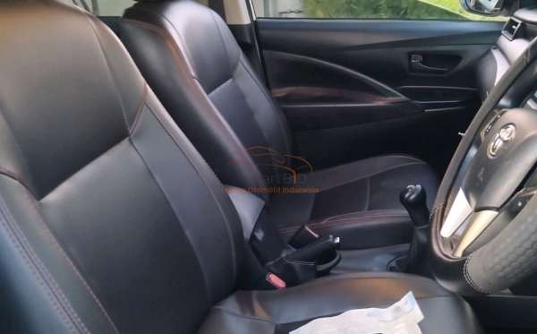 TOYOTA INNOVA