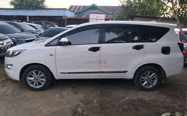 TOYOTA INNOVA