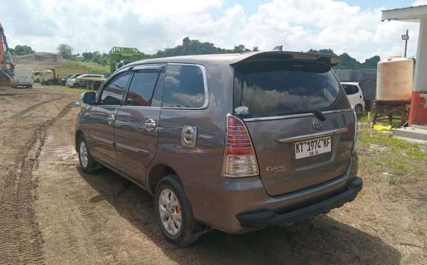 TOYOTA INNOVA G