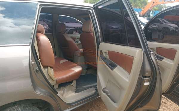 TOYOTA INNOVA G
