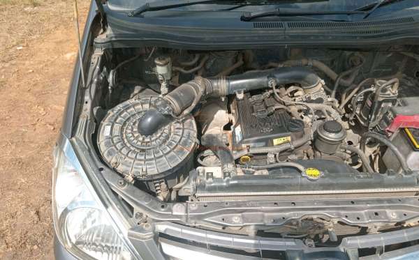 TOYOTA INNOVA G