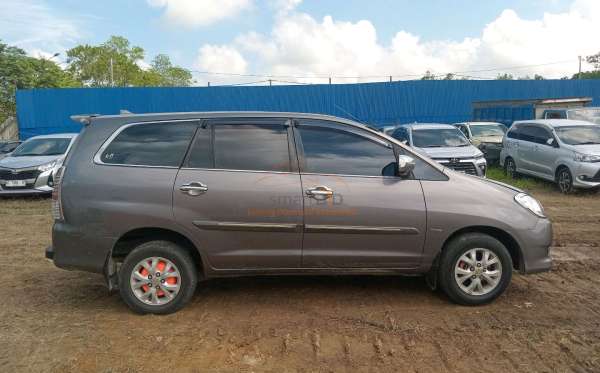 TOYOTA INNOVA G