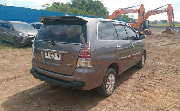 TOYOTA INNOVA G