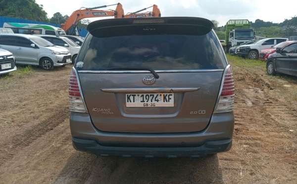 TOYOTA INNOVA G