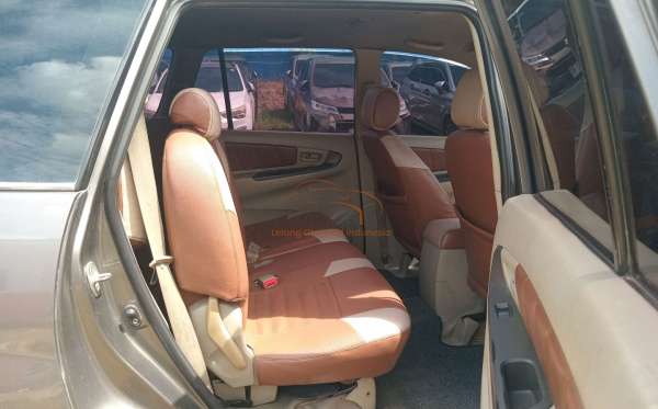 TOYOTA INNOVA G