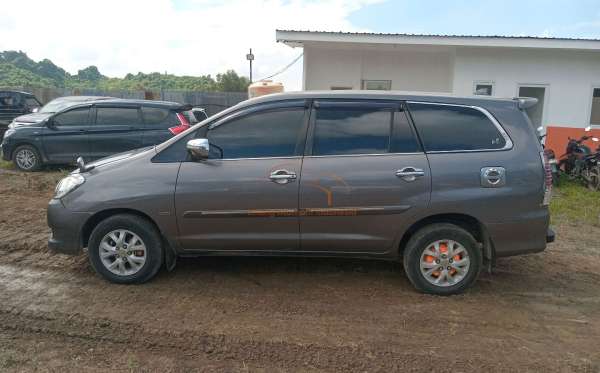 TOYOTA INNOVA G