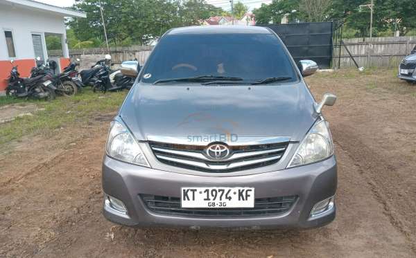 TOYOTA INNOVA G