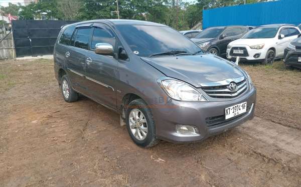 TOYOTA INNOVA G