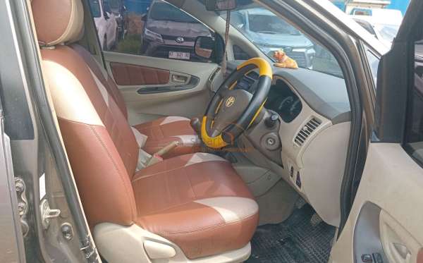 TOYOTA INNOVA G