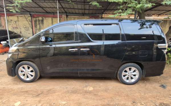 TOYOTA VELLFIRE 2.4