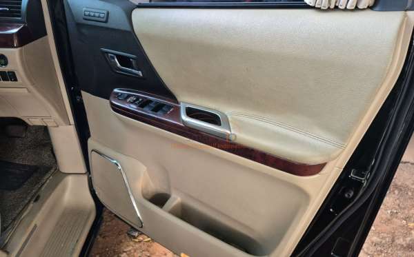 TOYOTA VELLFIRE 2.4