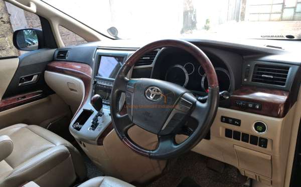 TOYOTA VELLFIRE 2.4