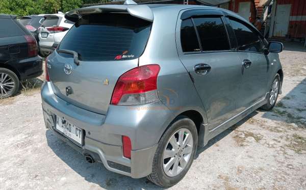 TOYOTA YARIS J