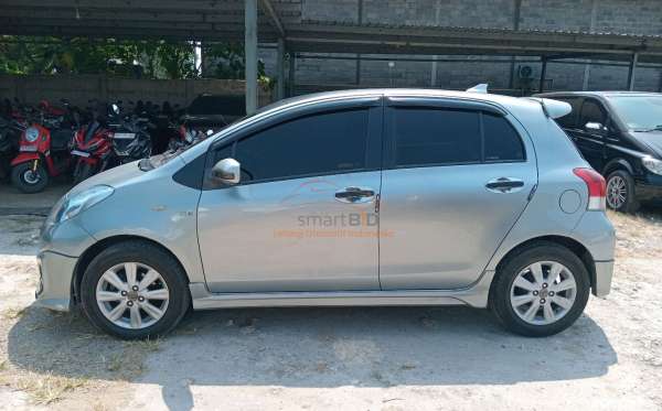TOYOTA YARIS J