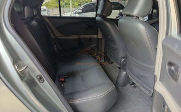 TOYOTA YARIS J