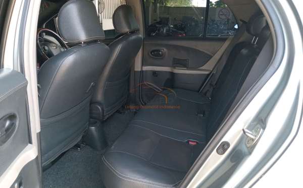 TOYOTA YARIS J