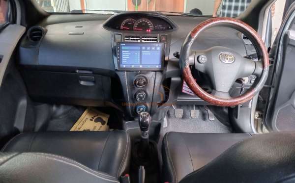 TOYOTA YARIS J