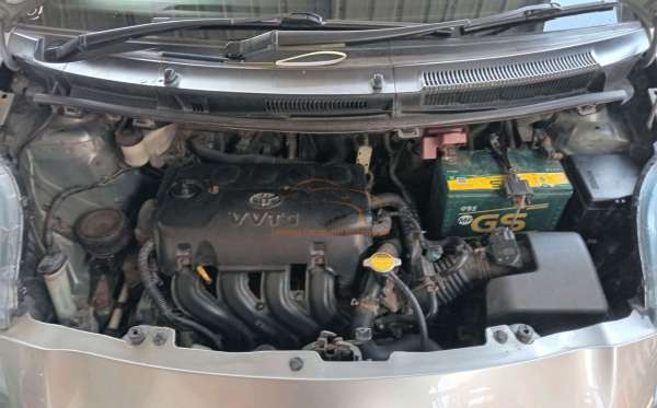 TOYOTA YARIS J