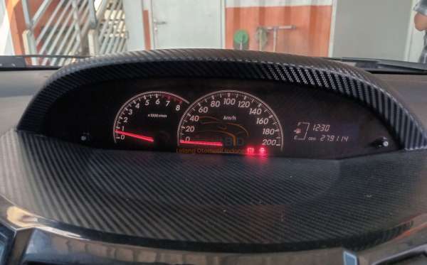TOYOTA YARIS J