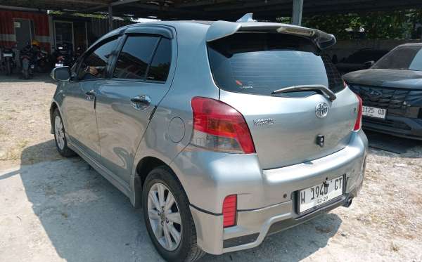 TOYOTA YARIS J