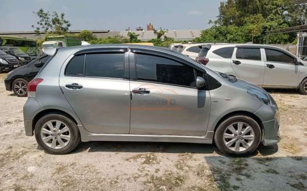 TOYOTA YARIS J