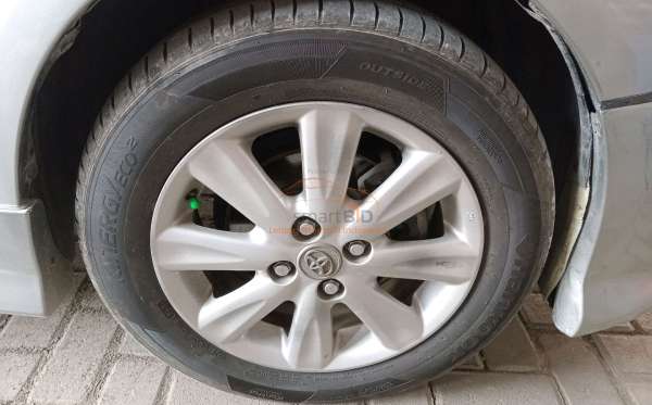 TOYOTA YARIS J