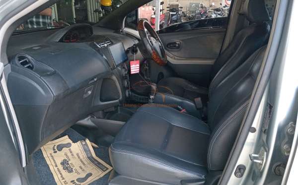 TOYOTA YARIS J