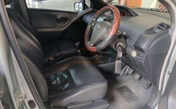 TOYOTA YARIS J