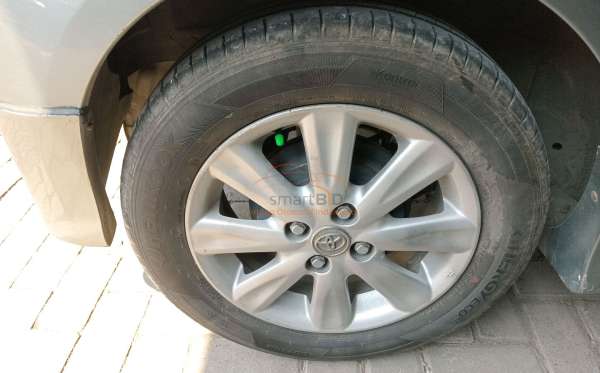 TOYOTA YARIS J