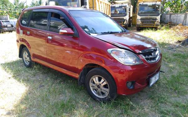 DAIHATSU XENIA