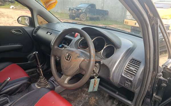 HONDA JAZZ GD3 1.5 IDSI MT