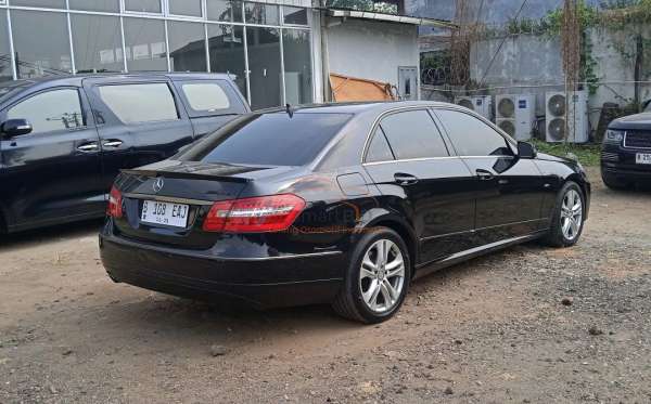 MERCEDES BENZ E 250 CGI