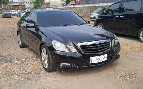 MERCEDES BENZ E 250 CGI